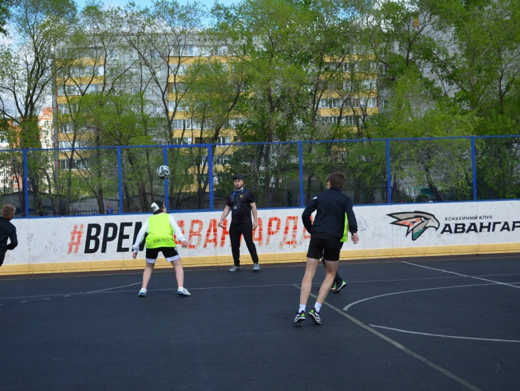 Точно в ворота.
